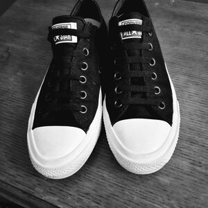 Ladies, black and white Converse